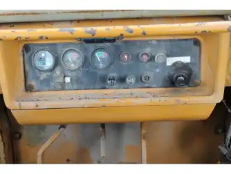 Generation-Komatsu D45S Crawler loaders-interior