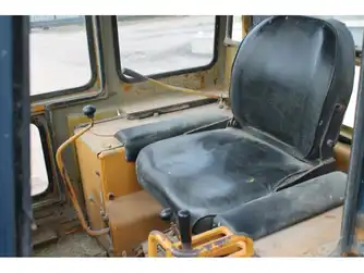 Generation-Komatsu D45S Crawler loaders-interior