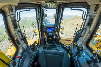 Generation-Komatsu D575 Crawler dozers-interior
