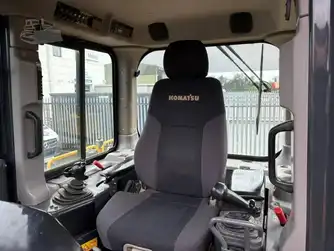 Generation-Komatsu D65 Crawler dozers-interior