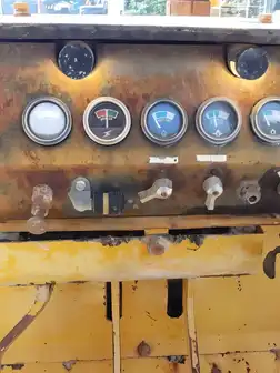 Generation-Komatsu D75S Crawler loaders-interior