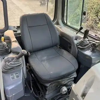 Generation-Komatsu D85 Crawler dozers-interior