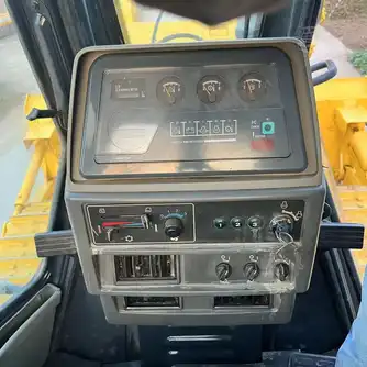 Generation-Komatsu D85 Crawler dozers-interior