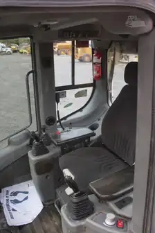 Generation-Liebherr LR626 Crawler loaders-interior