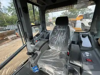 Generation-Liebherr LR636 Crawler loaders-interior