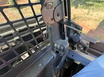 Generation-New holland LT185 Compact track loaders-interior