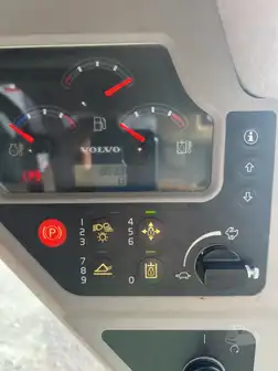 Generation-Volvo MCT110 Compact track loaders-interior