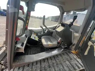 Generation-Volvo MCT110 Compact track loaders-interior