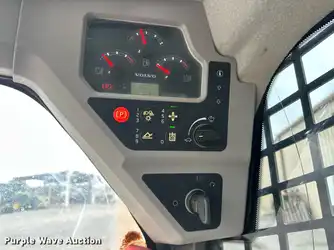 Generation-Volvo MCT135 Compact track loaders-interior