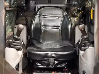 Generation-Terex PT100 Compact track loaders-interior