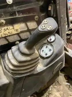 Generation-Terex PT70 Compact track loaders-interior