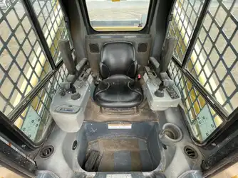 Generation-Gehl RT210 Compact track loaders-interior