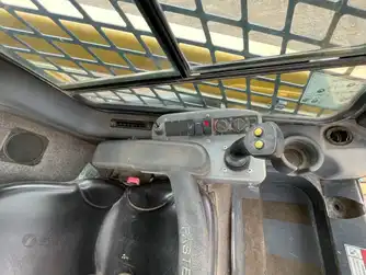 Generation-Gehl RT210 Compact track loaders-interior