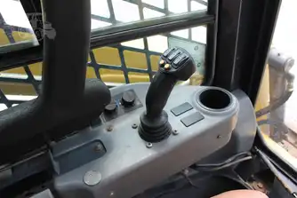 Generation-Yanmar T210 Compact track loaders-interior