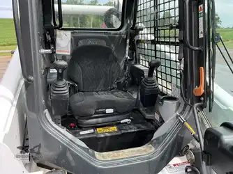 Generation-Bobcat T740 Compact track loaders-interior