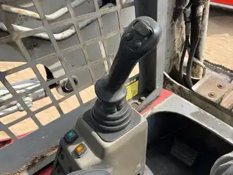 Generation-Takeuchi TL120 Compact track loaders-interior