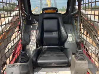 Generation-Takeuchi TL120 Compact track loaders-interior