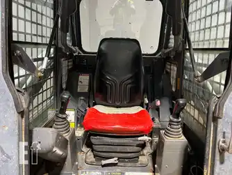 Generation-Takeuchi TL130 Compact track loaders-interior