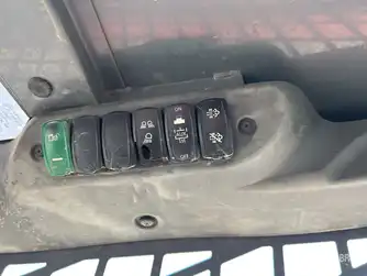 Generation-Takeuchi TL6 Compact track loaders-interior