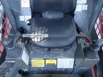 Generation-Takeuchi TL220 Compact track loaders-interior