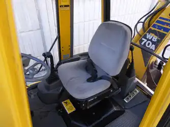 Generation-Komatsu WB70 Backhoe loaders-interior