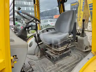 Generation-Komatsu WB91 Backhoe loaders-interior