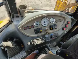 Generation-Komatsu WB93 Backhoe loaders-interior