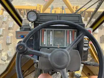 Generation-Komatsu WF450 Crawler dozers-interior