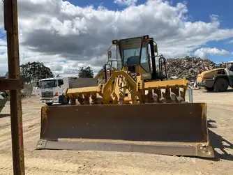 Generation-Komatsu WF450 Crawler dozers-attachments