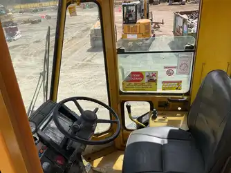 Generation-Komatsu WF550 Crawler dozers-interior