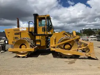 Generation-Komatsu WF550 Crawler dozers-exterior