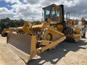 Generation-Komatsu WF550 Crawler dozers-exterior