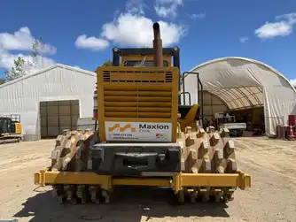 Generation-Komatsu WF550 Crawler dozers-exterior