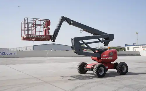 Scissor lift vs boom lift: up or out? - 1