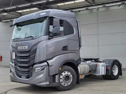 Top 12 most searched on-road truck brands - 3