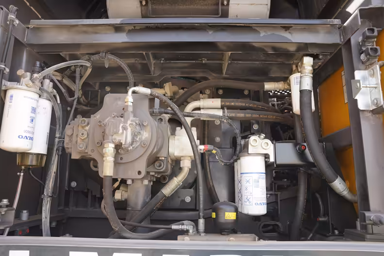 نظام الهيدروليك في حفارة فولفو EC550EL، من تقرير فحص على مكنة.