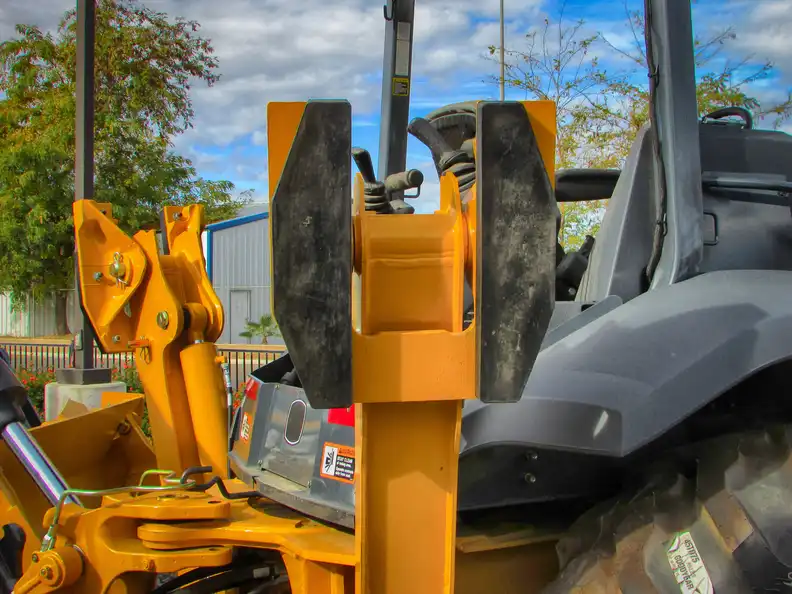 Don't buy a backhoe loader before reading these 10 tips - 6